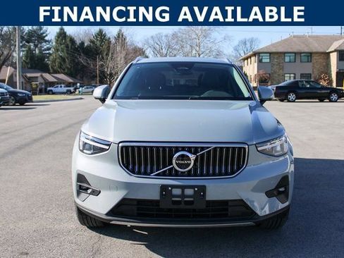 Used 2025 Volvo XC40 B5 Plus image 3