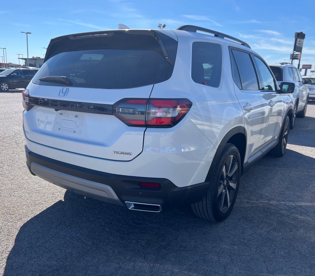 Used 2025 Honda Pilot Touring image 5