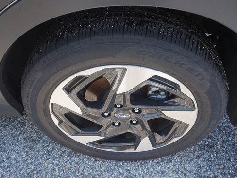 Used 2024 Subaru Crosstrek 2.5i Limited AWD/4WD image 9