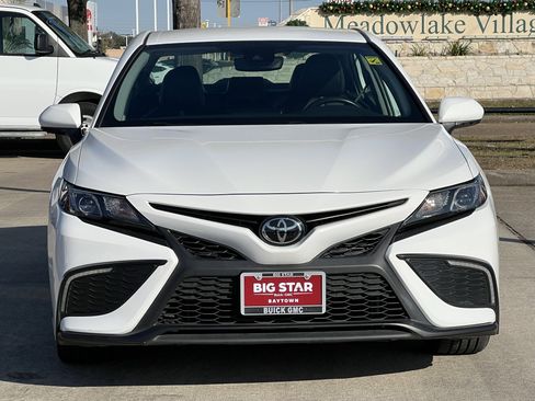 Used 2024 Toyota Camry SE image 6