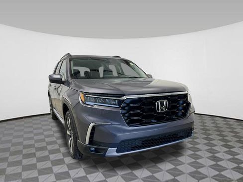 New 2025 Honda Pilot Touring image 8