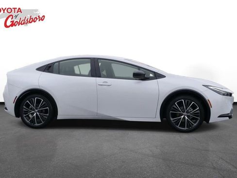 Used 2025 Toyota Prius XLE image 5
