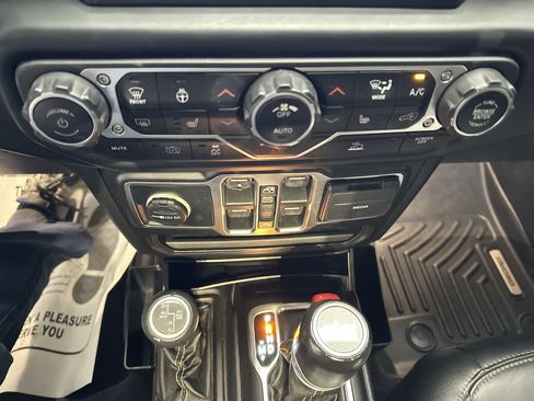 Used 2021 Jeep Wrangler Unlimited Sahara w/ Cold Weather Group AWD/4WD image 32