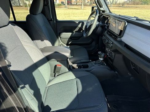 Used 2024 Jeep Wrangler Sport S image 22