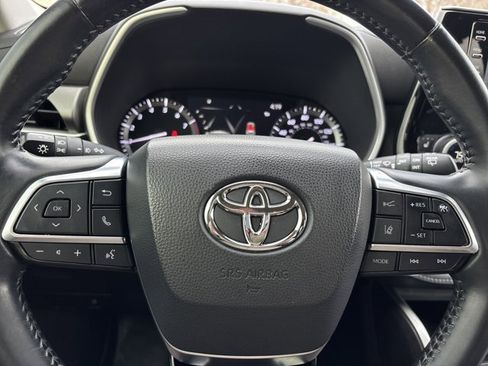 Used 2021 Toyota Highlander XLE image 29
