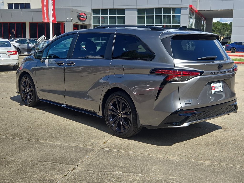 Used 2026 Toyota Sienna XSE FWD image 3