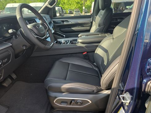 New 2026 Jeep Grand Wagoneer Limited AWD/4WD image 4