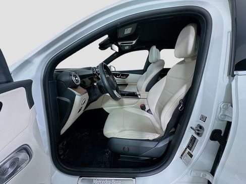 Used 2023 Mercedes-Benz GLC 300 4MATIC image 5