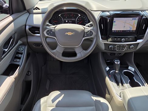 Certified 2020 Chevrolet Traverse LT w/ LT Premium Package FWD image 11