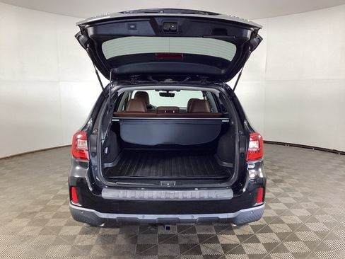 Used 2017 Subaru Outback 3.6R Touring AWD/4WD image 4