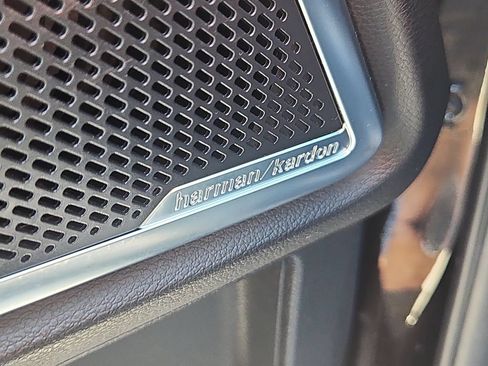 Certified 2022 Kia Telluride SX w/ Towing Package AWD/4WD image 19