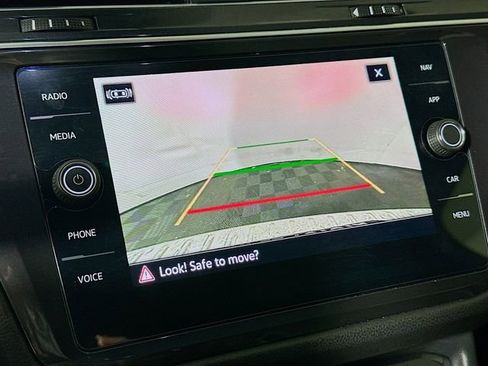 Used 2022 Volkswagen Tiguan SEL R-Line image 16