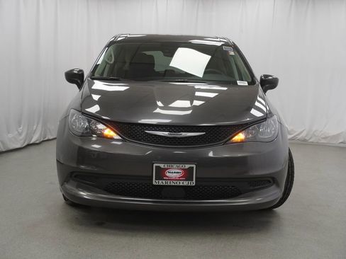 Used 2023 Chrysler Voyager LX image 7