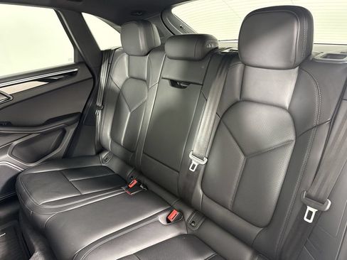 Certified 2026 Porsche Macan AWD/4WD image 22
