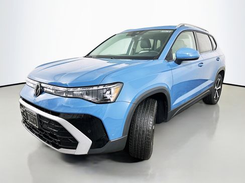 New 2026 Volkswagen Taos SEL image 3