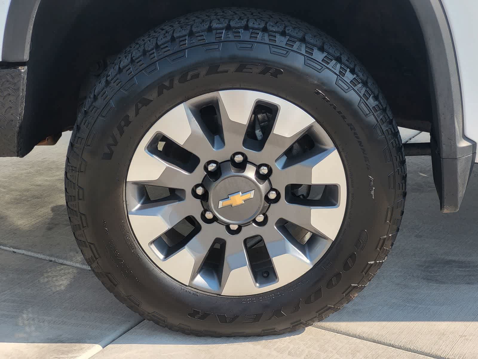 Used 2024 Chevrolet Silverado 2500 Custom w/ Custom Value Package AWD/4WD image 9
