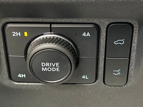 Used 2025 Ford Expedition Platinum image 32