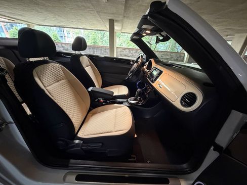 Used 2019 Volkswagen Beetle 2.0T SE FWD image 23