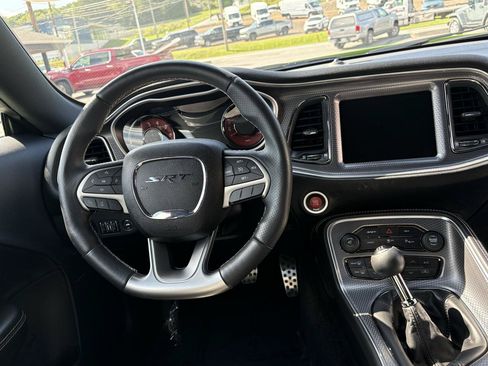 Used 2015 Dodge Challenger SRT Hellcat RWD image 24