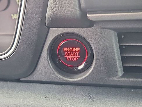 Used 2025 Honda Pilot Sport image 21