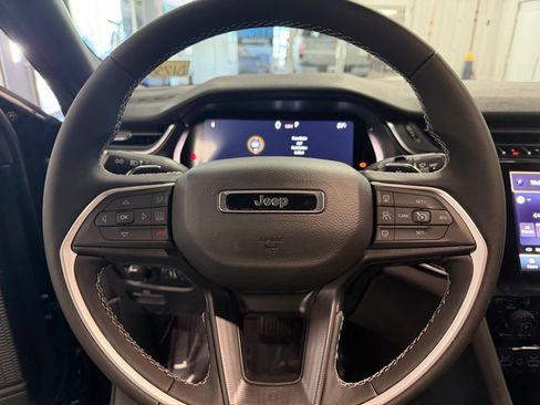 New 2026 Jeep Grand Cherokee Laredo w/ Trailer Tow Package AWD/4WD image 16