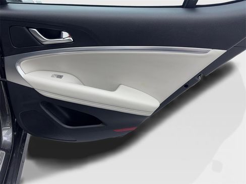 Used 2025 Genesis G70 2.5T image 43