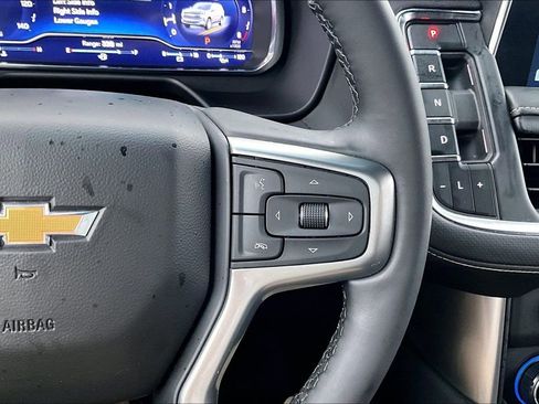 Used 2024 Chevrolet Suburban Premier image 12
