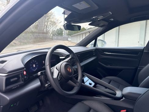 Used 2025 Porsche Macan 4 Electric AWD/4WD image 11