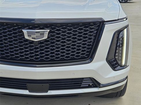 Used 2025 Cadillac Escalade Sport Platinum w/ LPO, ONYX Package AWD/4WD image 6