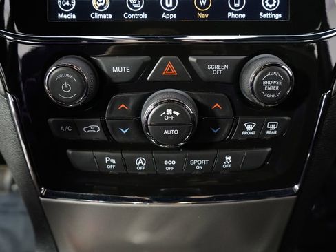 Used 2021 Jeep Grand Cherokee Laredo X AWD/4WD image 31