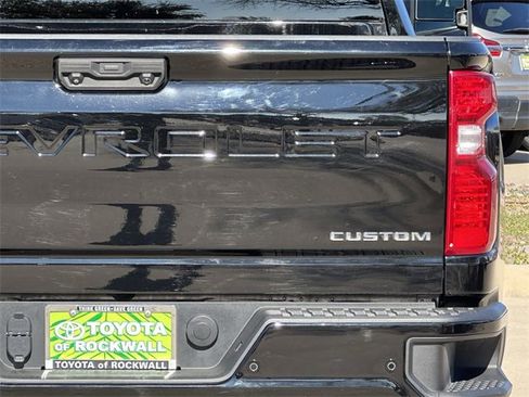 Used 2024 Chevrolet Silverado 2500 Custom w/ Custom Value Package image 6