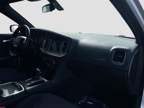 Used 2019 Dodge Charger SXT image 31