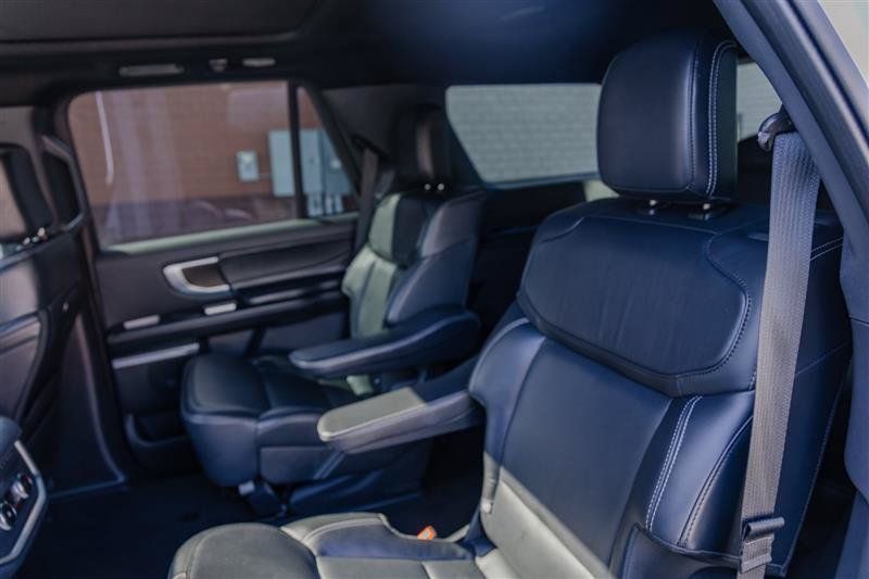 Used 2025 Ford Expedition Platinum w/ Stealth Appearance Package AWD/4WD image 38
