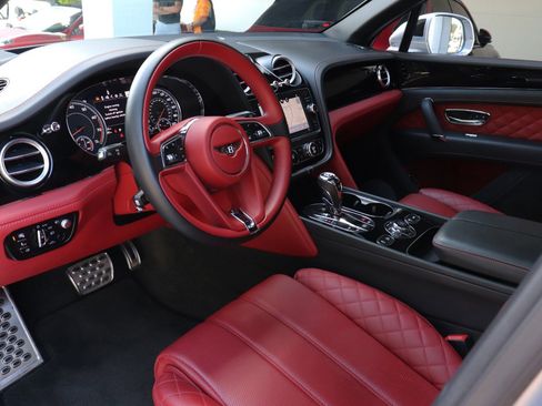 Used 2017 Bentley Bentayga image 5