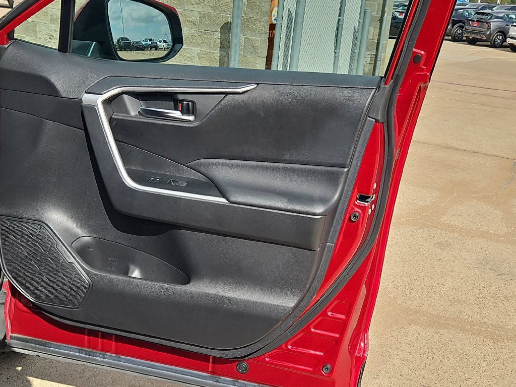 Used 2023 Toyota RAV4 XLE FWD image 30