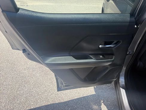 Used 2025 Nissan Kicks SV FWD image 13
