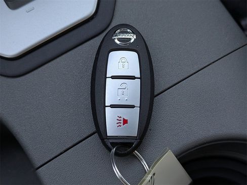 Used 2021 Nissan Frontier SV image 29