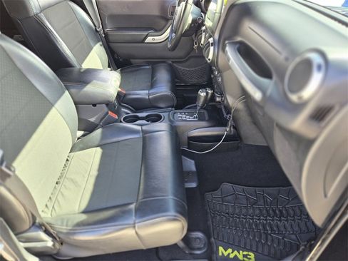 Used 2012 Jeep Wrangler Unlimited Rubicon image 23