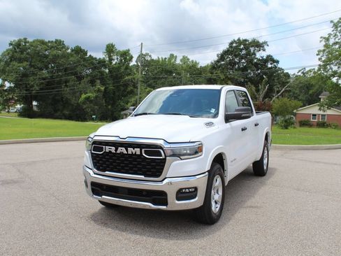 Used 2025 RAM 1500 Big Horn AWD/4WD image 5