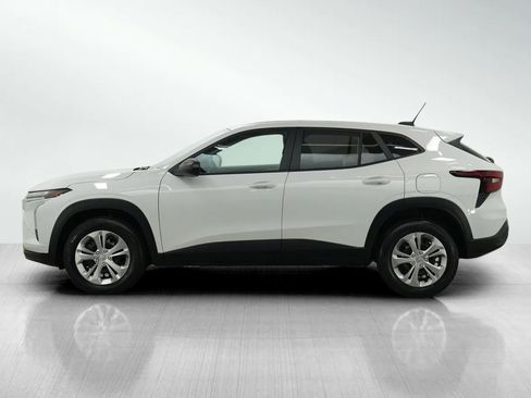 Used 2024 Chevrolet Trax LS image 2