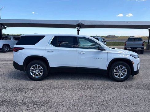 Used 2023 Chevrolet Traverse LS FWD image 4