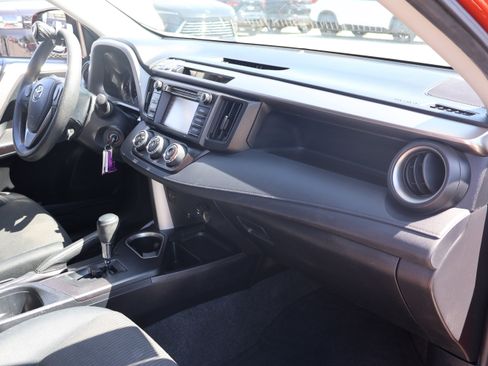Used 2016 Toyota RAV4 LE AWD/4WD image 9
