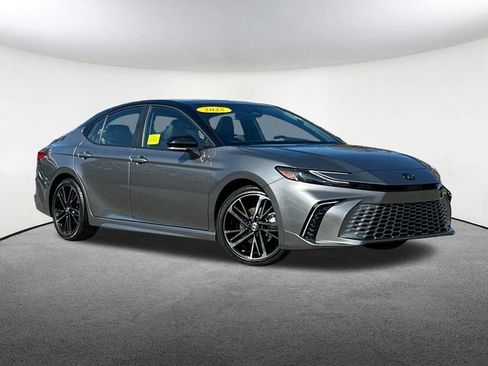 Used 2025 Toyota Camry XSE FWD image 2