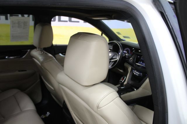 Used 2018 Cadillac XT5 Luxury w/ Driver Awareness Package AWD/4WD image 12