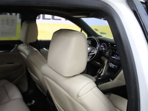 Used 2018 Cadillac XT5 Luxury w/ Driver Awareness Package AWD/4WD image 12
