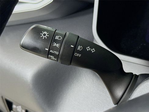 Used 2023 Toyota Tundra Platinum image 5