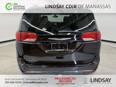 Certified 2017 Chrysler Pacifica Touring-L w/ Tire & Wheel Group FWD image 8