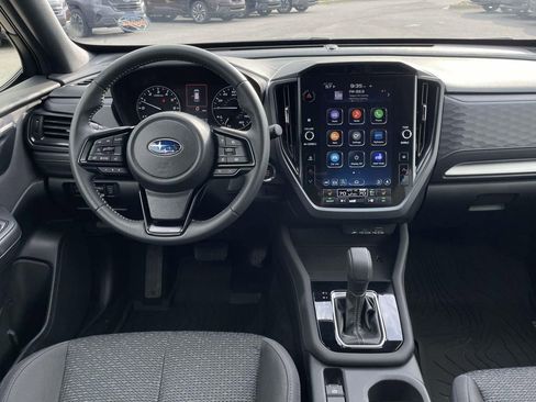 Used 2025 Subaru Forester Premium image 4