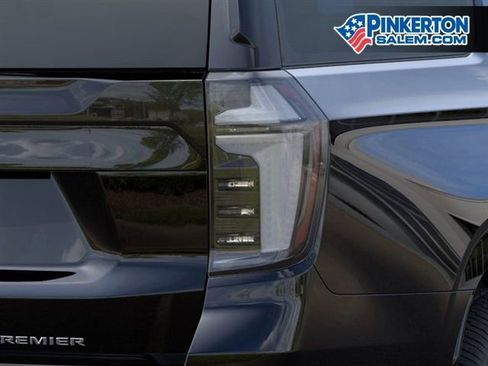 New 2025 Chevrolet Suburban Premier image 11