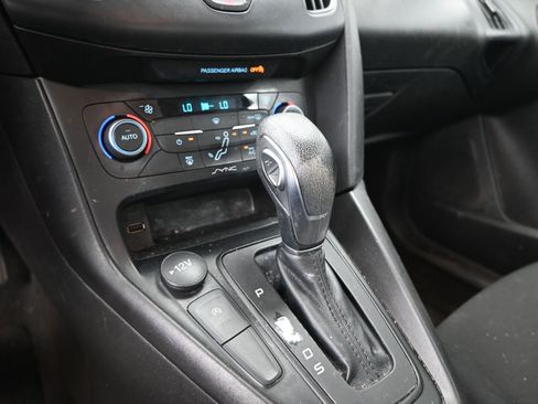 Used 2018 Ford Focus SE FWD image 30